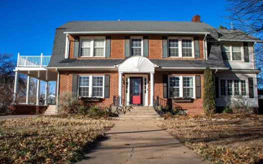 Beautiful Brick Colonial Home For Sale in Mangum, Oklahoma