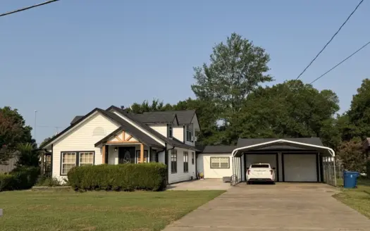 Home with Pool and Shop FOR SALE in Wilburton, OK