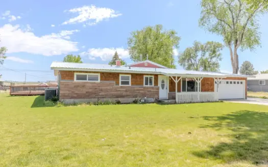 Eastern Oregon Five Bedroom Home Located in Hines