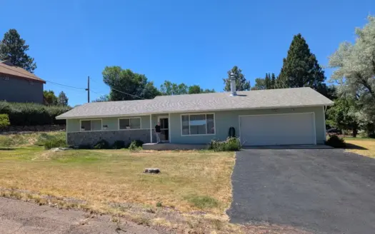Eastern Oregon Tastefully Updated Turnkey Home in Hines