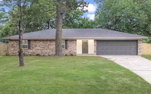 Fully Renovated 3 Bed / 2 Bath Brick Home in Atlanta, TX — 1,379