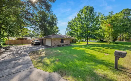 Spacious 3BR Home with Office & Game Room in Atlanta, TX