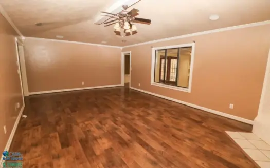 ~Littlefield~3/2/2 With A Shop!! Lots Of Storage!
