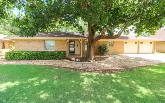 Gorgeous NEW LISTING 3-2-2 Desirable location in LIttlefield!