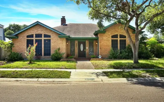 Beautiful home on corner lot in the Lakes Subdivision