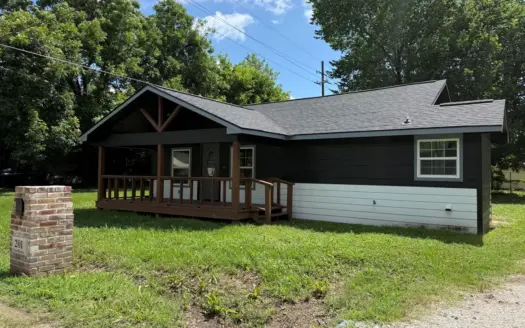Modern 2 Bedroom Starter Home For Sale in New Boston. Texas