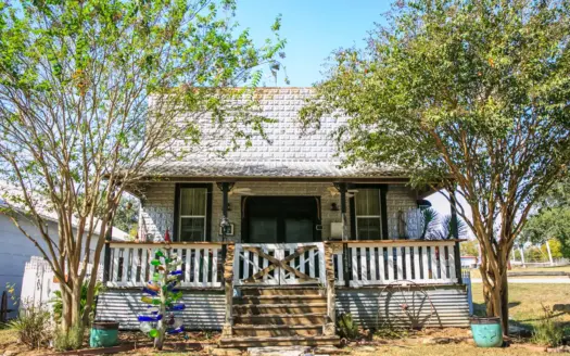 Restored 1930s Tin Shop Turned Charming Vacation Retreat