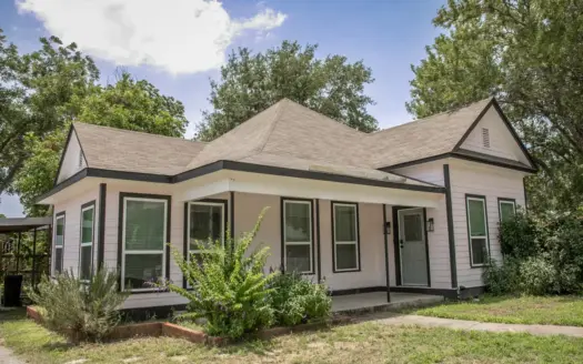 Gorgeous Gem in Small‑Town Texas – Antique home in La Grange, TX