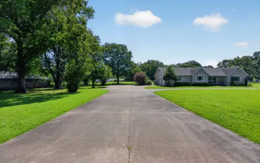 Chouteau, Oklahoma Home on 1.3 Acres For Sale