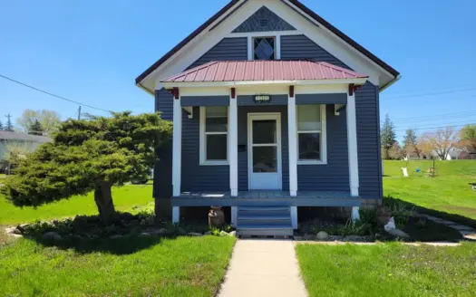 Move-in Ready Two-Bedroom, Two-Bath Residence in Kenyon, MN