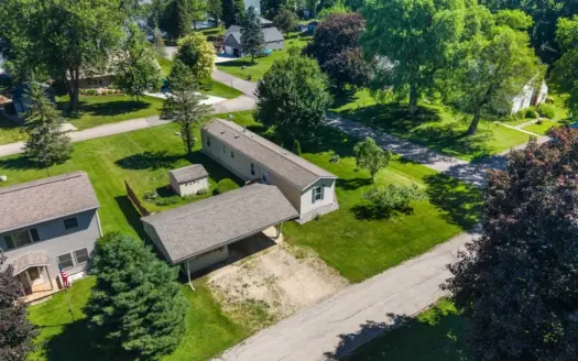 Well-Maintained 2016 Manufactured in Briggsville WI