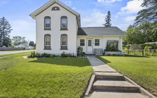 Move-In Ready and Full of Charm 3-Bedroom Home in Pardeeville WI