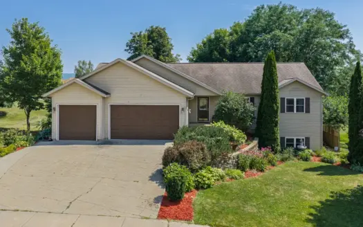 4 Bedrooms | 3 Bathrooms beautifully maintained ranch