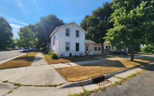 Nice home located in the heart of Portage WI