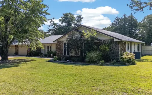 Home in ABM – Poteau, OK | 3 Bed • 2.5 Bath • Pool • Shop