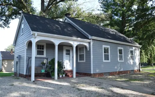 Quaint Two Bedroom Cottage On Shaded Corner Lot In Harlan, Iowa