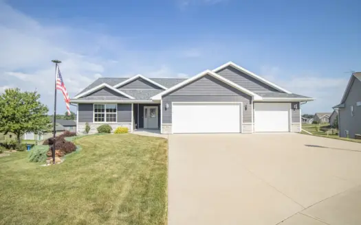 4 bed 3 bath home in Anamosa Iowa for sale
