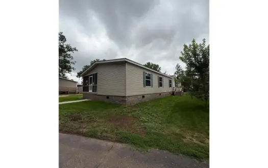 5 Bedroom Home with Garage in SunBay Community, Sturgeon Lake