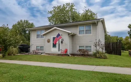 4 Bedroom Home In Cameron Mo – Large Lot!