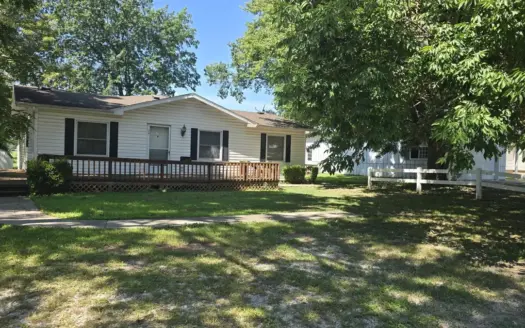 Charming 3 Bed, 2 Bath Home w/ Morton Garage!