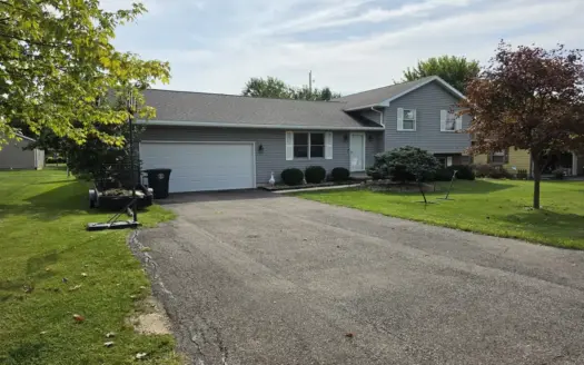 3 Bedroom Tri-Level Home For Sale