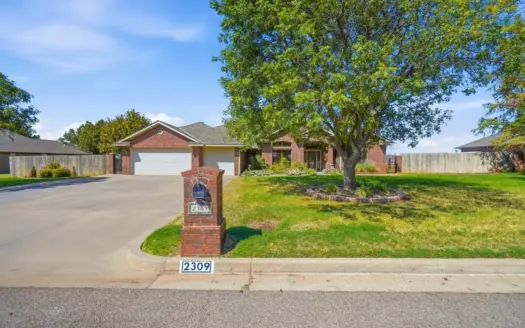 Home For Sale In Clinton, Oklahoma