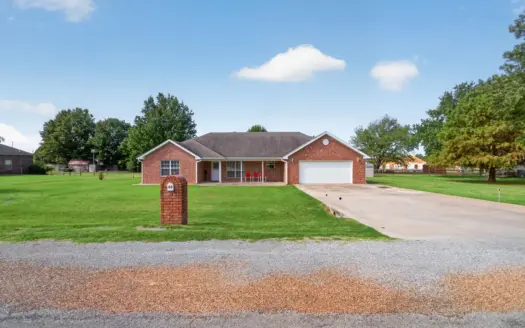 Pryor, Oklahoma Home in Town For Sale