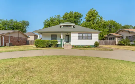 3 bed, 3 bath home for sale in Clinton OK. Finished basement.