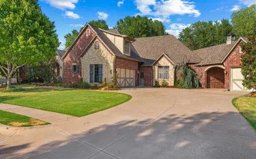 5-Bedroom Luxury Home for Sale in Edmond, OK | 3904 Creek Bend Rd