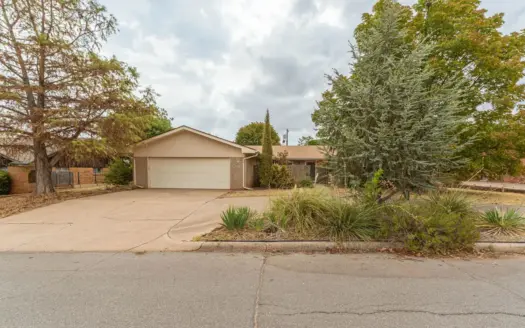 Clinton OK 3 bedroom, 2.5 bath Home for Sale