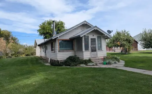 Eastern Oregon Historic Charm and Riverfront Acreage
