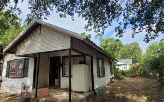 2-Bedroom Investment Opportunity in Paris, Texas