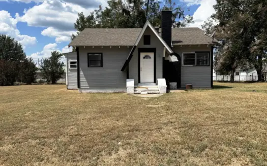 HANDYMAN SPECIAL – INVESTOR OPPORTUNITY IN DE KALB Texas!