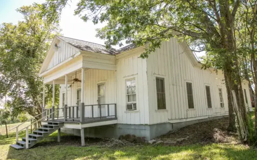 Blank‑Canvas Antique Home on 1 Acre Near Round Top