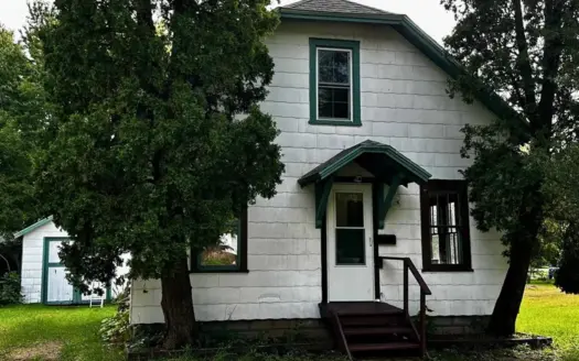 Home in the City of Waupaca For Sale