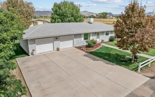 Western Colorado Home for Sale with Spacious Yard