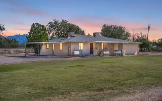 North Valley Home For Sale on 1 Acre with Horse Facilities In NM