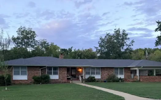 Updated 4 Bedroom Home on 1 Acre Lot in Miami, OK
