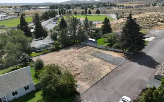 Eastern Oregon Residential Lot located on The Hill