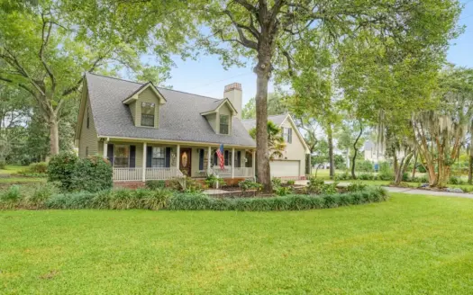 Rare opportunity in Blue Heron Bluff 3 bed, 2 bath home w/pool!