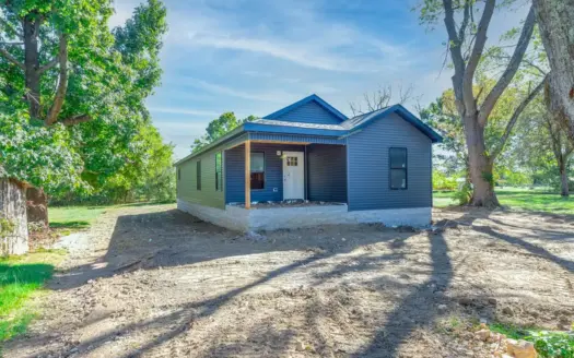 Home In Town for Sale in Lewis County, Tennessee
