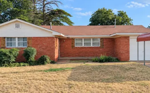 OCEANFRONT Property in Hollis, OK. Move in ready.