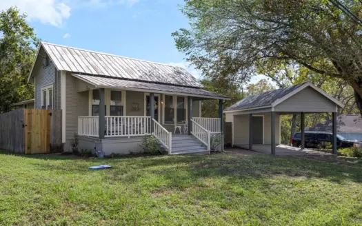 Charming 2-Bed, 2-Bath Historic Home in Burton, TX Near Round Top