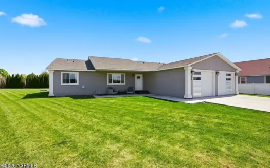 2023-built Custom Stucco Home on 0.55 acres in Granger