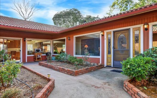 Country Home on 10 Acres for Sale