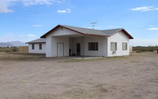 Ranch Style House on 10 Acres Plus ,offered in Willcox Az