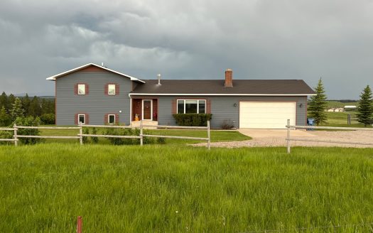 Country Home Near Golf Course Room for Horses for Sale