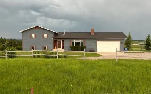 Country Home Near Golf Course Room for Horses for Sale