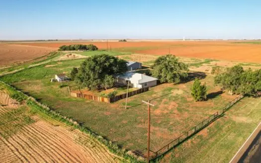 Country Home with Acreage in Lamb County