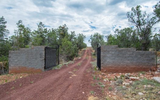 Mountain Ranch Land with Well and Power in Seligman AZ